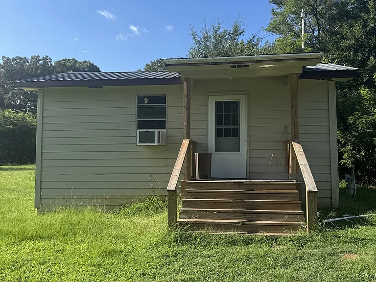 1005 Highway 30 W — Photo 1