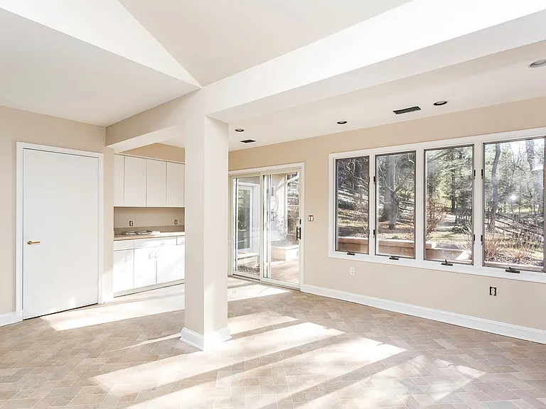 1103 Rolandvue Rd — Photo 2