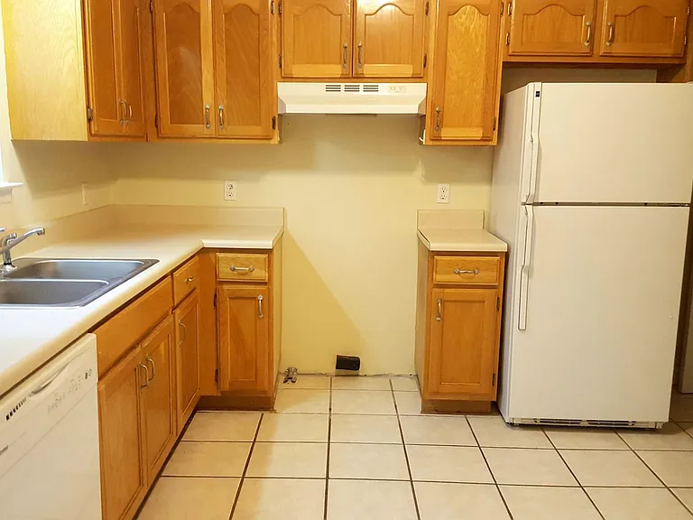 410 S College St #7 — Photo 8