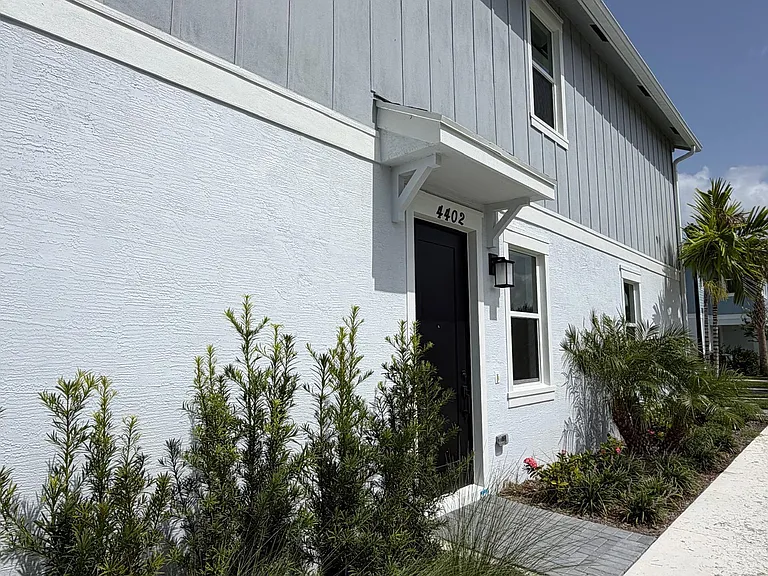 4402 Longwood — Photo 45