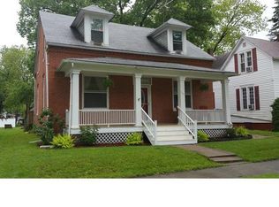 705 Pine St, Highland, IL