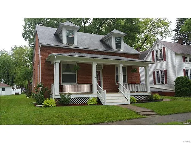 705 Pine St photo 1