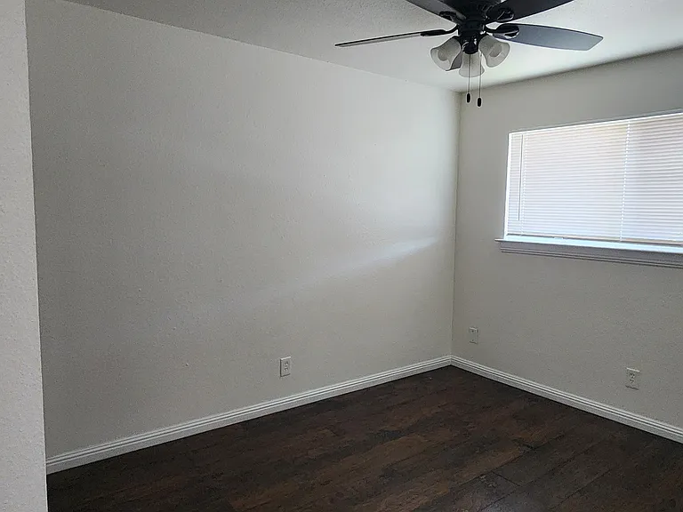 Echo Manor Apartments — Photo 6