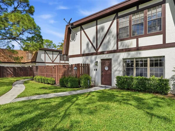 152 Weybridge Cir APT C, Royal Palm Beach, FL 33411