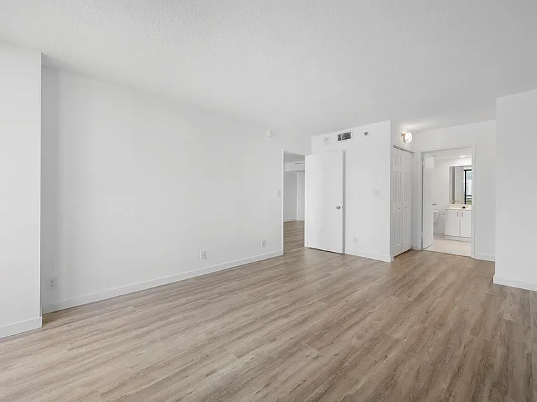 3300 NE 192nd St #915 — Photo 6