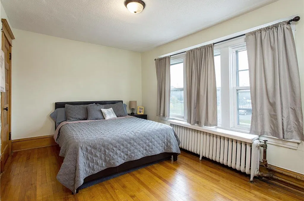 4 bed, 2319 sqft, $2,600 — Photo 4