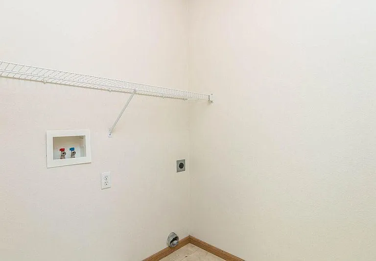 Fargo, ND Foxtail Townhomes | Closet