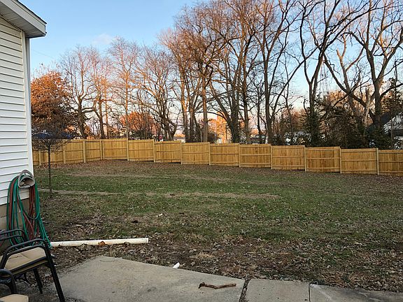 5th image of 607 W Brown Ave