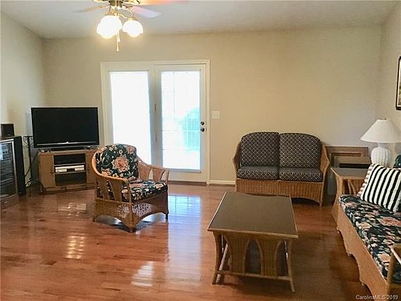 5th image of 239 Meadow Oaks Dr