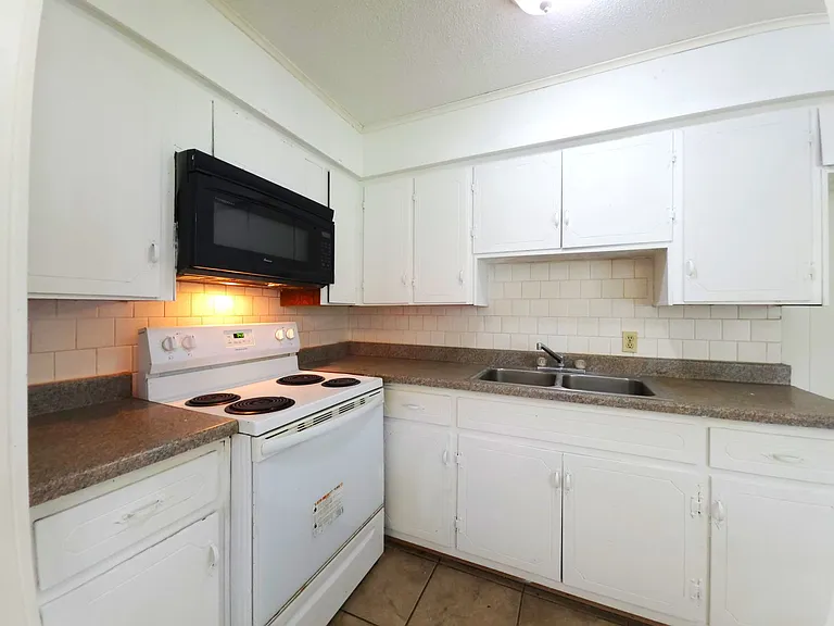 501 E Reagan St — Photo 10