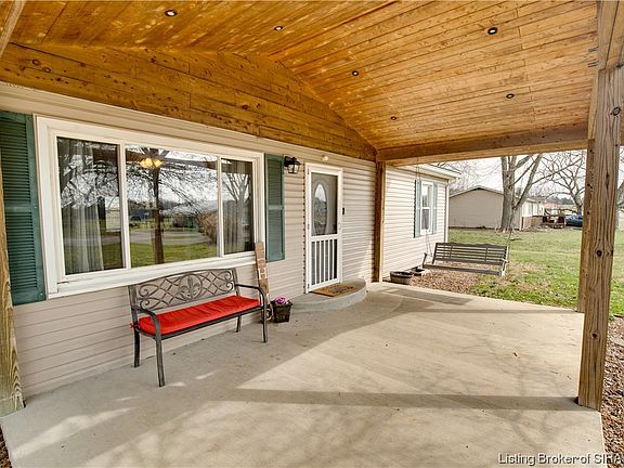 3rd image of 3420 Damon Drive NW