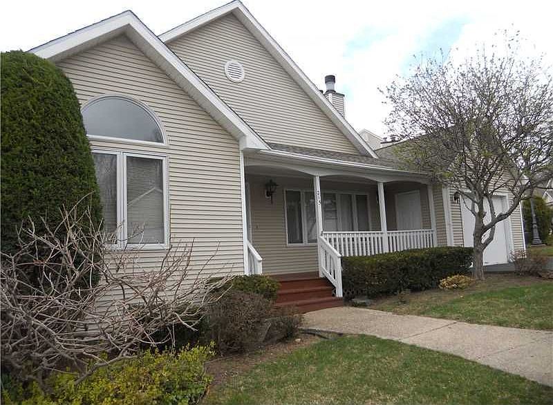 1st image of 215 River Farms Dr