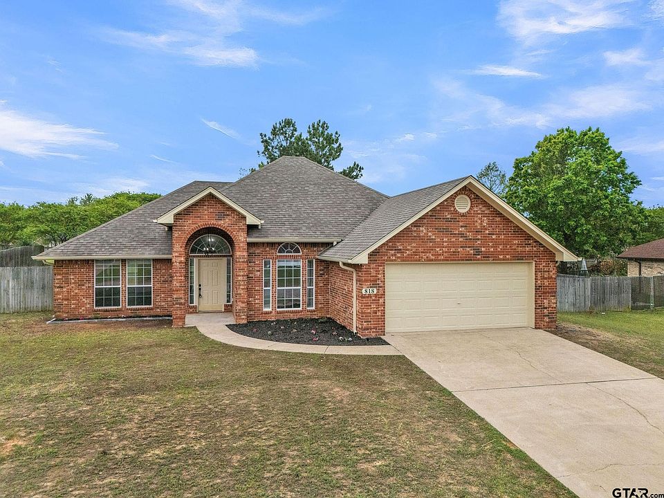 1st image of 818 Greenwood Cir