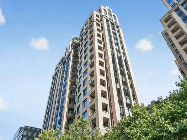 235 Kent St #1902, Ottawa, ON K2P 1Z9