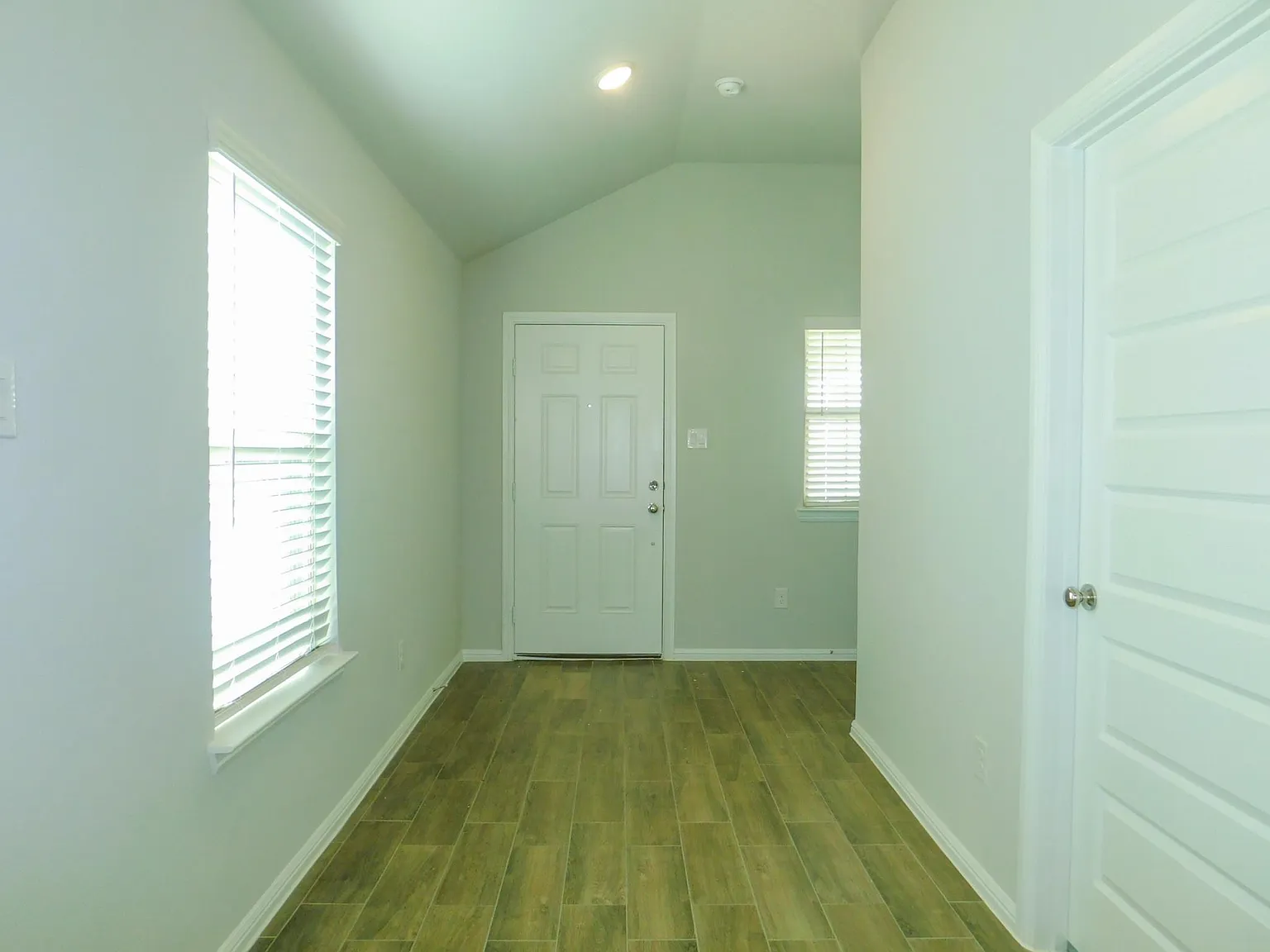 3 bed, 1607 sqft, $1,950 — Photo 4