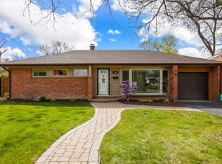 836 Dell Rd, Northbrook, IL 60062