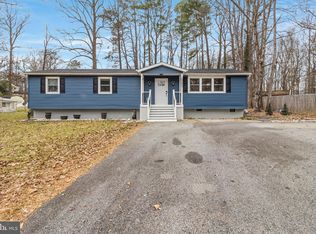 29963 Hillview Dr, Mechanicsville, MD 20659