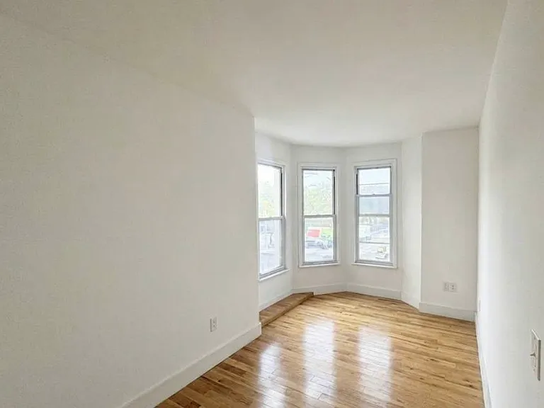 936 4th Ave #1 — Photo 2