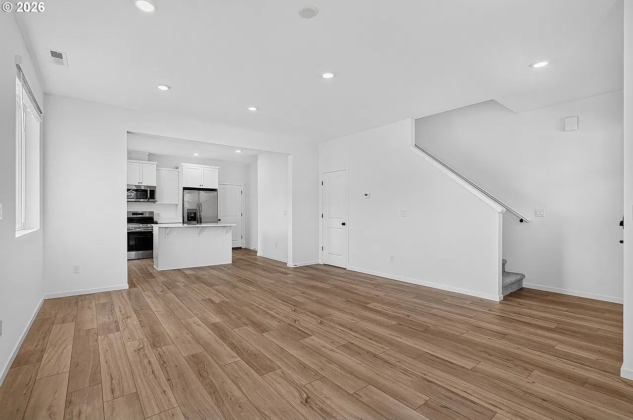 3 bed, 1559 sqft, $2,450 — Photo 2