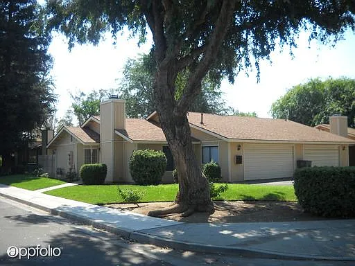 530 W Escalon Ave photo 1