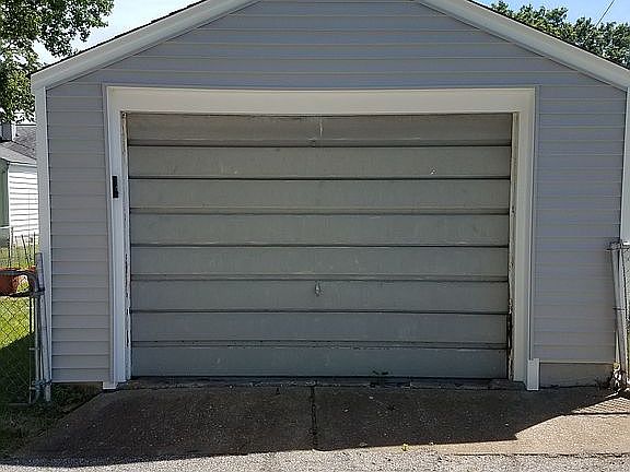 2nd image of 5225 Fairview Ave
