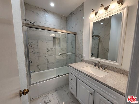 3rd image of 1440 Veteran Ave APT 555
