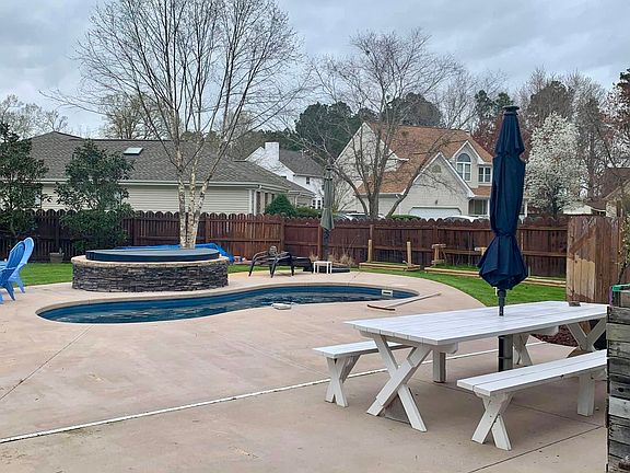 3rd image of 2353 Esplanade Dr