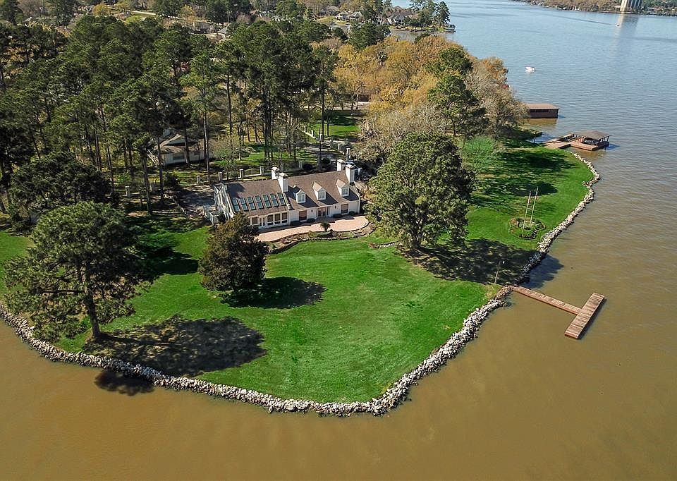 1st image of 4 Strawberry Ln