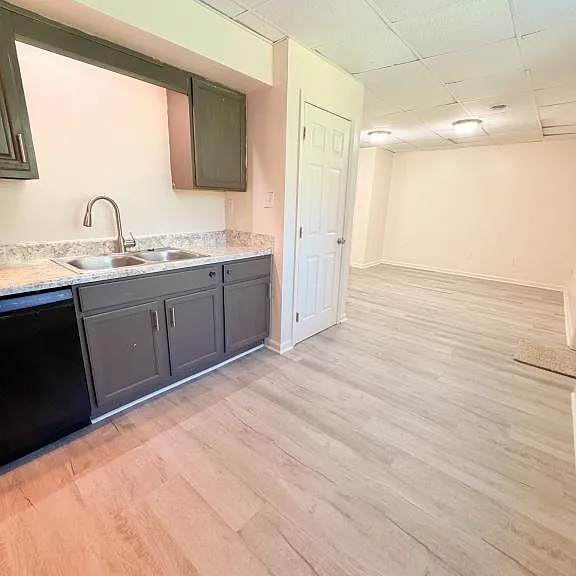 104 Brown Ct #8 — Photo 6