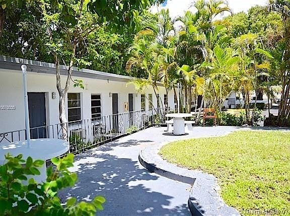 5th image of 770 NE 123rd St #23