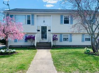 42 Stokes St FLOOR 1, Warwick, RI 02889