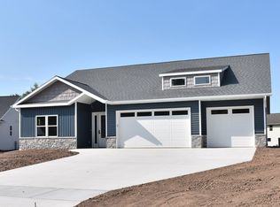 3208 Eclipse Dr, Green Bay, WI 54311