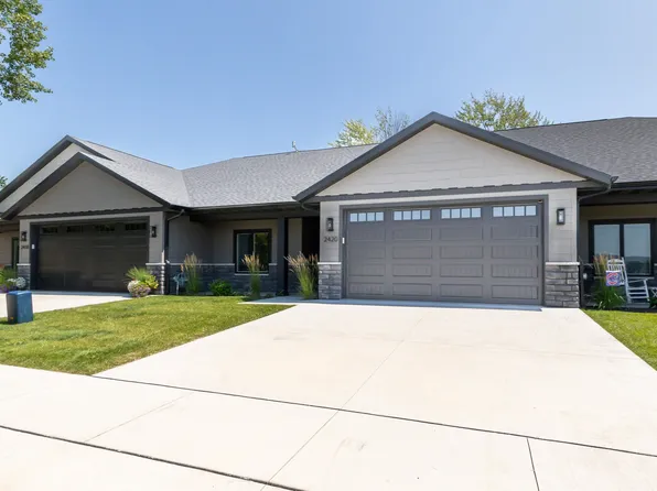 2420 Rolling Creek Ln, Dubuque, IA 52003