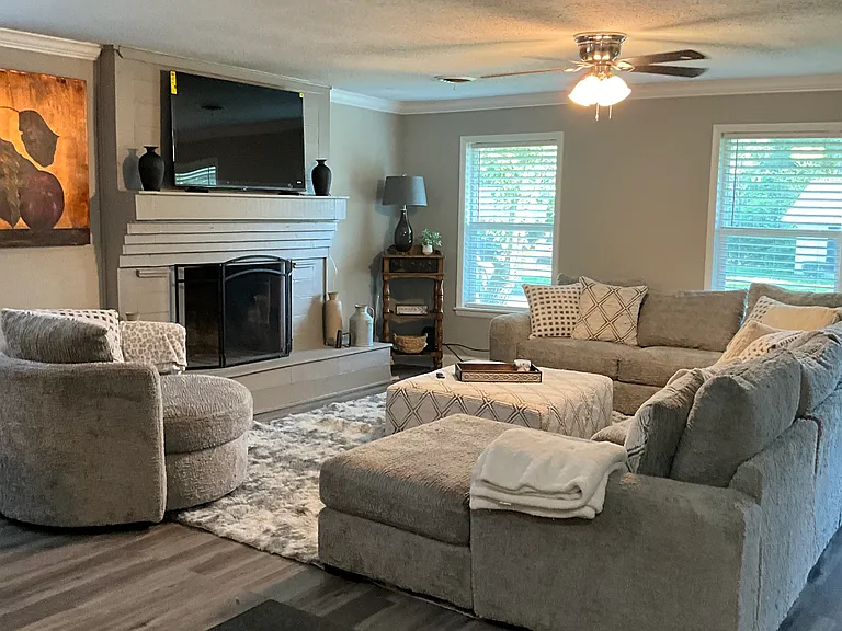 2308 Redbud Ln — Photo 10