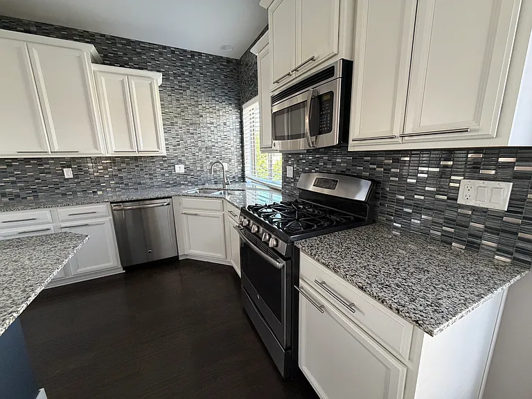 4456 Elegant St — Photo 7