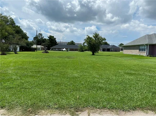 Manor Ln, Westwego, LA 70094