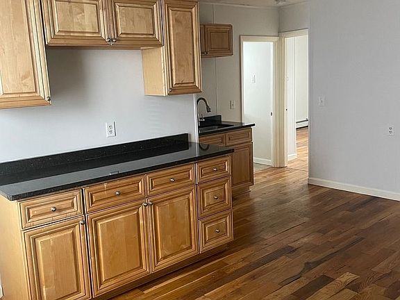 2nd image of 39 America St #9486984