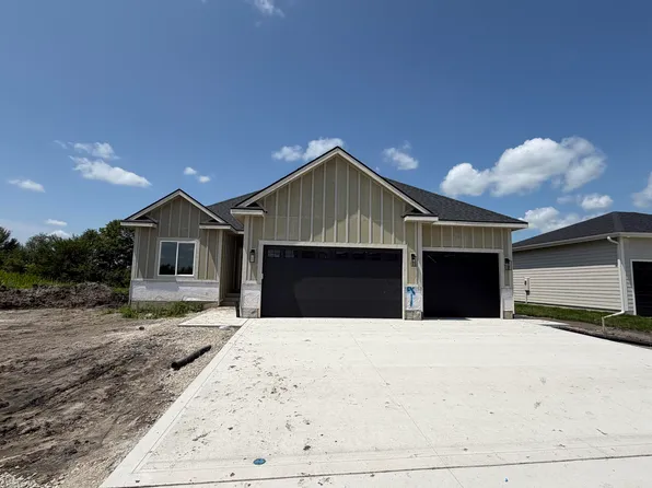 521 Timberline Dr, Gilbert, IA 50105
