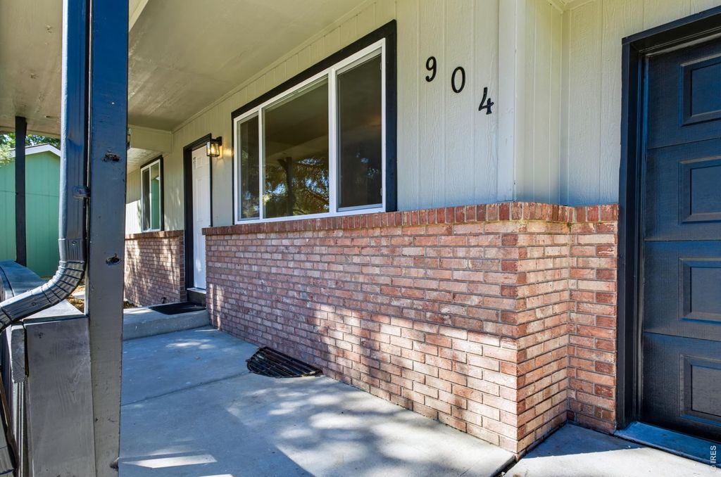 904 Foothills Ct