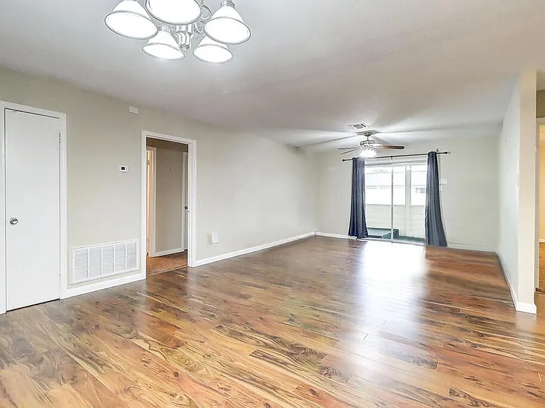 1011 Ennis Joslin 234 — Photo 11