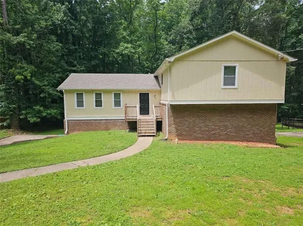 636 Raven Springs Trl, Stone Mountain, GA 30087
