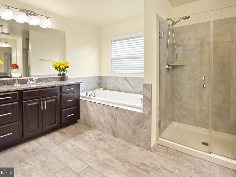 24839 Somerby Dr — Photo 32