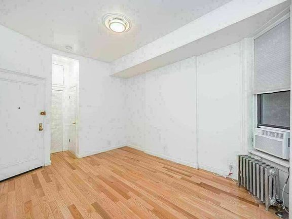4th image of 215 W 16th St #1RB