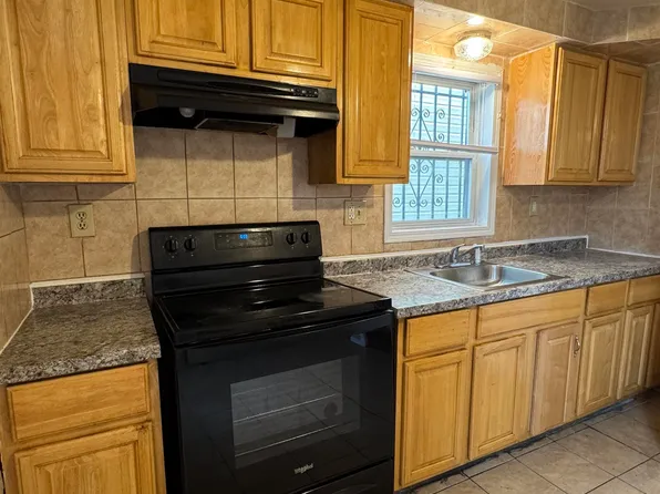 391 Pacific Avenue image 2 of 14