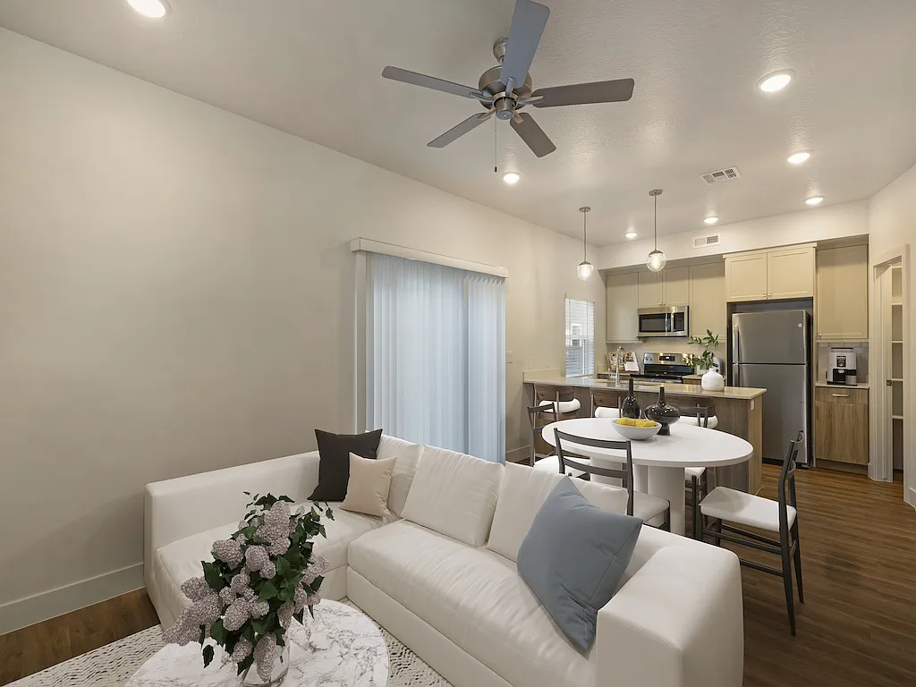 3 bed, 2.5 bath, 1440 sqft, $2,149 — Photo 2