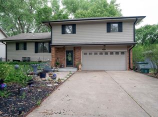 2126 Country Hills Rd, Salina, KS 67401