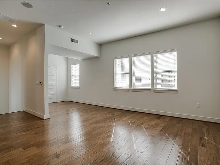 2500 State St #1112 — Photo 10