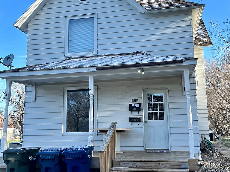 528 Spruce St — Photo 1