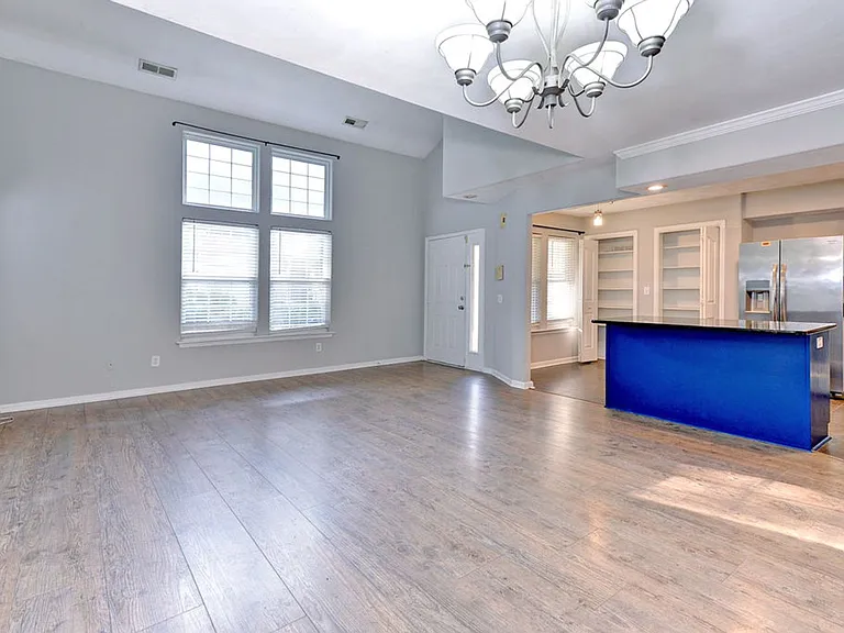 112 Post Oak Rd — Photo 6
