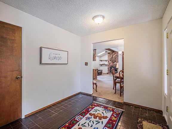 4th image of 723 W 9th Street